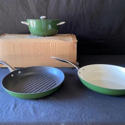 LOT#G283: 4 Piece NOS Cook Essential Cookware