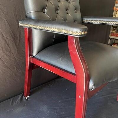 LOT#G300: Bonded Leather Office Chair