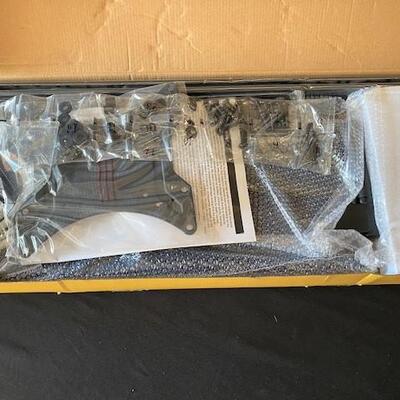 LOT#U302: NOS 37"-80" Full Motion TV Wall Mount