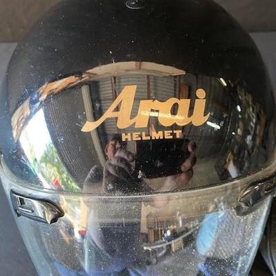 LOT#U313: Arai Helmet with Harley Bag