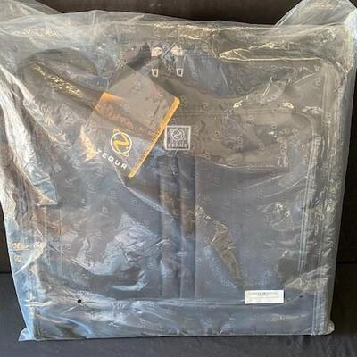 LOT#U314: Unopened Zegur Garment Bag