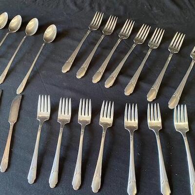 LOT#H358: Hull Lifetime Stainless Flatware Set