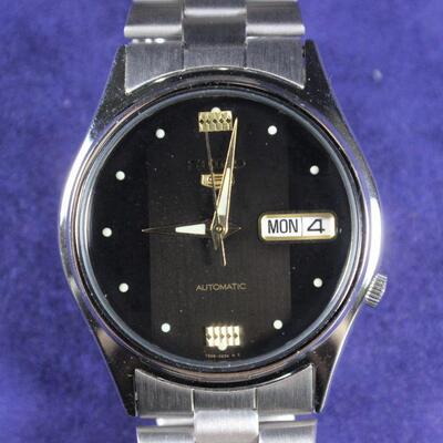 LOT#T372: Men's Seiko Watch Automatic (7526-0490)