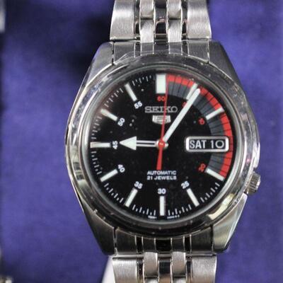 LOT#T378: Pair of NOS Seiko Men's Watches Lot#1 (Model#SNZ185K)
