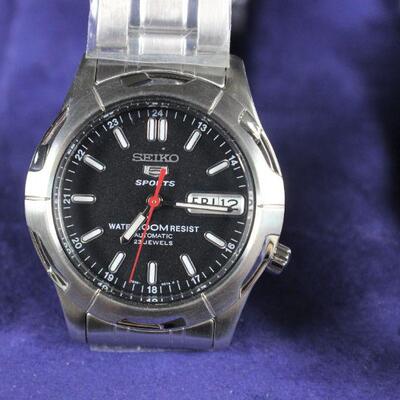 LOT#T378: Pair of NOS Seiko Men's Watches Lot#1 (Model#SNZ185K)