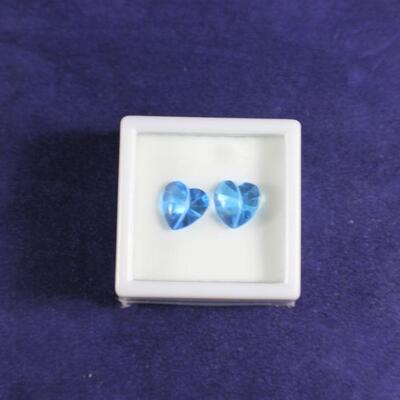 LOT#R389: Pair of 6.50carat Blue Topaz Fancy Heart-Cut Stones
