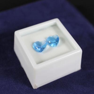 LOT#R389: Pair of 6.50carat Blue Topaz Fancy Heart-Cut Stones