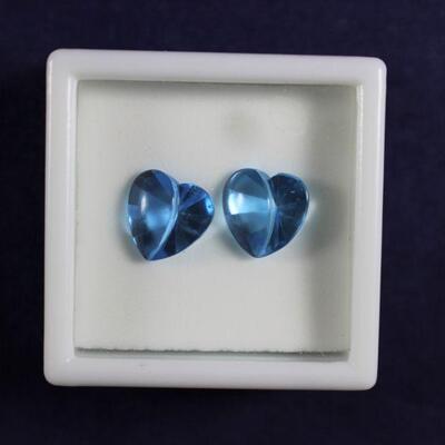 LOT#R389: Pair of 6.50carat Blue Topaz Fancy Heart-Cut Stones