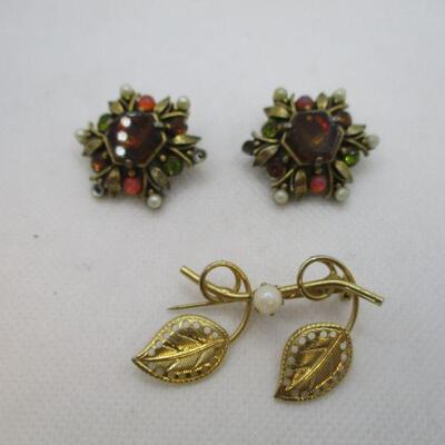 Lot 71 - Mixed Lot of Costume Jewelry