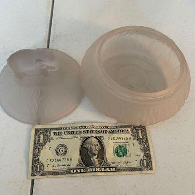 Frosted glass elephant hair receiver 
