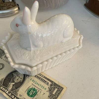 Westmorland milk glass Rabbit on Nest 