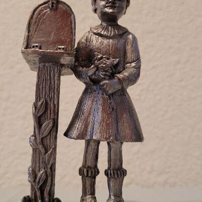 Lot 39: Assorted Michael Ricker Figures 