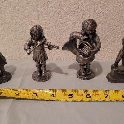 Lot 40: Assorted Michael Ricker Figures 
