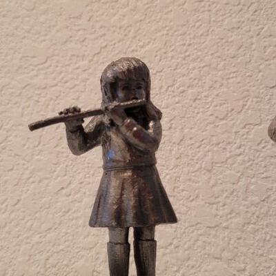 Lot 40: Assorted Michael Ricker Figures 