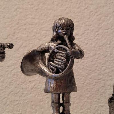 Lot 40: Assorted Michael Ricker Figures 