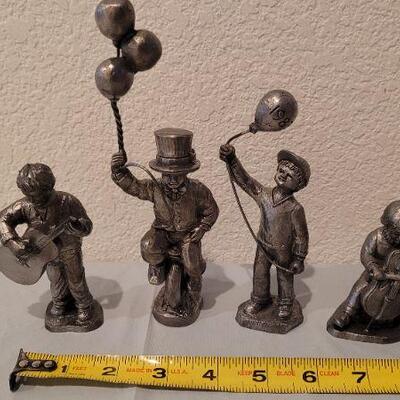 Lot 41: Assorted Michael Ricker Figures 