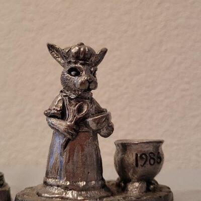 Lot 42: Assorted Michael Ricker Figures