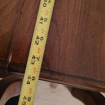 Lot 43: Vintage Pennsylvania House Dining Table (3 Leaves and 7 chairs) **More Info in Description 