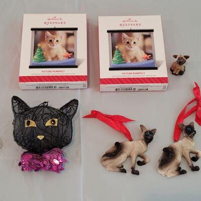 Lot 73: Cat Ornaments