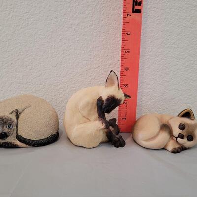 Lot 85: Thun Ceramic Cat & 2 Hallmark Deco Cats