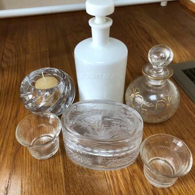 Lot 41 - Bathroom Accoutrements 