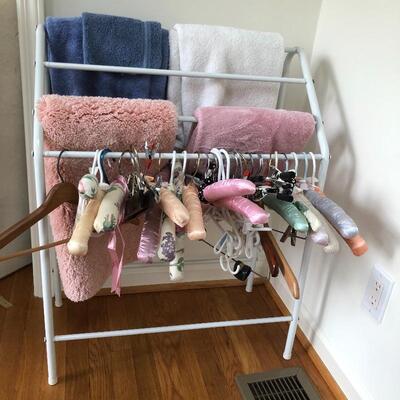 Lot 41 - Bathroom Accoutrements 