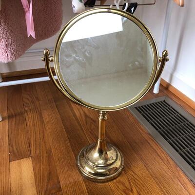 Lot 41 - Bathroom Accoutrements 