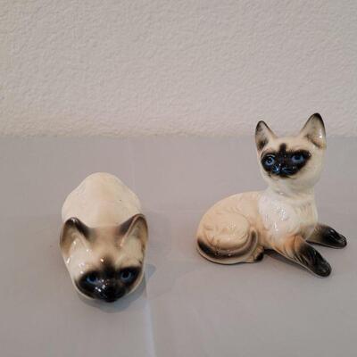 Lot 88:  (2) Enesco Siamese Cats
