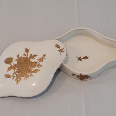 Lot 111: Vintage Trinket Porcelain Box with Gold Leaf Design (no chips or cracks)