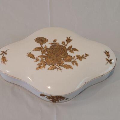 Lot 111: Vintage Trinket Porcelain Box with Gold Leaf Design (no chips or cracks)