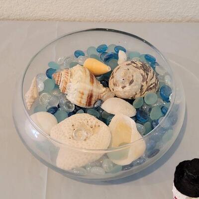Lot 119: Bowl of Shells & Glass Stones, Sea Urchin Snowman and Mushroom Coral Night Light