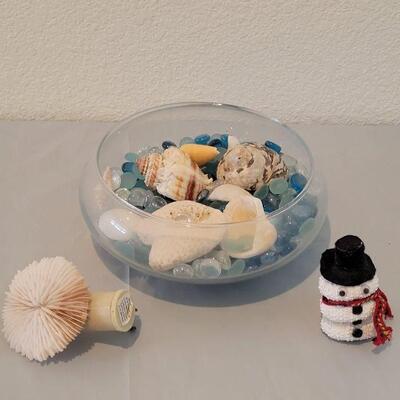 Lot 119: Bowl of Shells & Glass Stones, Sea Urchin Snowman and Mushroom Coral Night Light