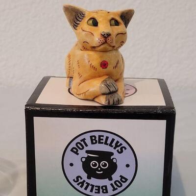 Lot 122: Potbelly Cat, Cat Deco and Cup