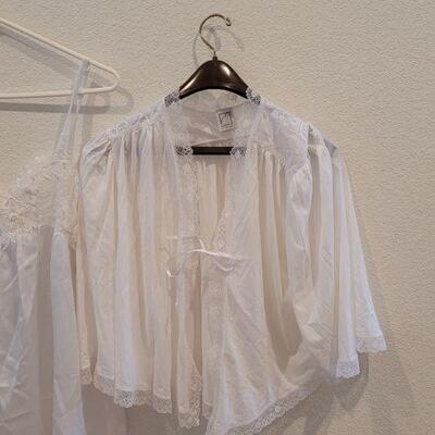Lot 131: Eve Stillman Short Nightgown and Bed Jacket (Large)