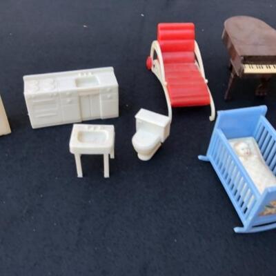 Lot 6DM.  Vintage Dollhouse Furniture, 1940-60’s: Renewal, Dol-Toi (Made in England), Plasco Toys, Hals — $20