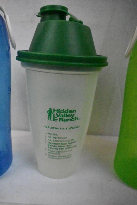 3 Kitchen Bottles 2 Rubbermaid 32oz & 1 Hidden Valley Ranch Shaker