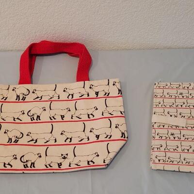 Lot 156: New Woodchips Cat Bag and Organizer 