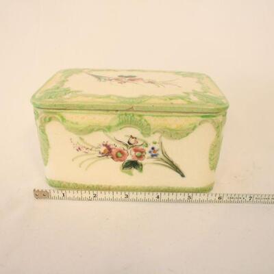 Lot #73: Vintage Hand Painted Japanese Porcelain Trinket Box 