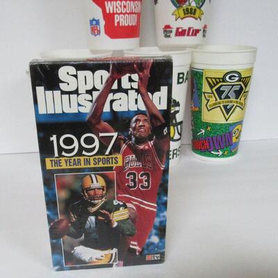 4 Plastic Green Bay Packers & 1 College Football 1988 Pizza Hut Cups and 1 Sealed Sports Illustrated 1997 VHS