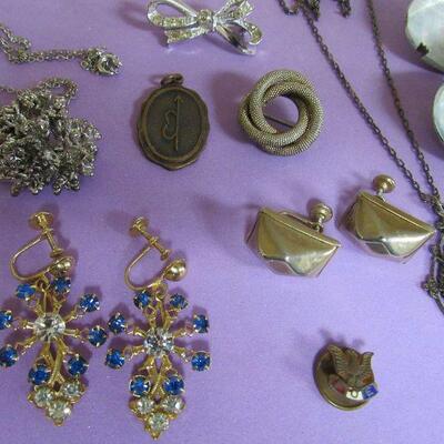 lot of Vinage Jewelry See Description For More Details