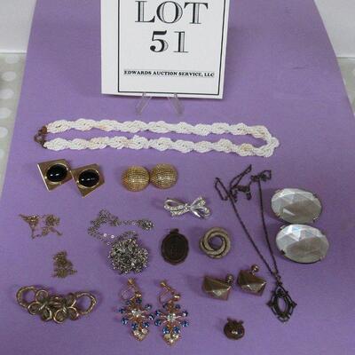 lot of Vinage Jewelry See Description For More Details