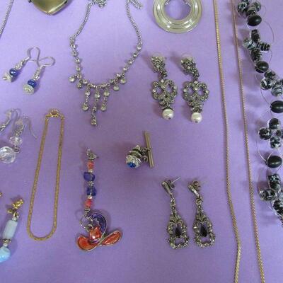 Lot of Contemporary Jewelry Fun Stuff Read Description for More Details