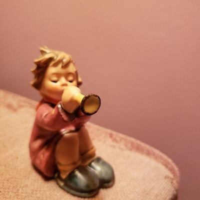 Goebel Hummel sitting child with trumpet horn