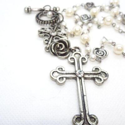 Silver Tone Cross pendant Necklace