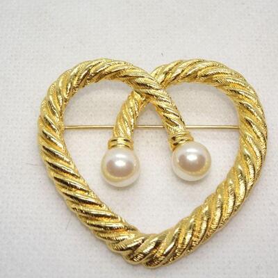 Gold Tone Twist Pearl Heart Brooch 