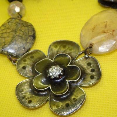 Gray Flower Necklace 