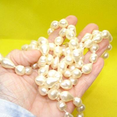 Flapper Style Faux Pearl Necklace 