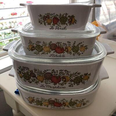 4 Pyrex Baking Dishes - Missing one lid - Top Dish 