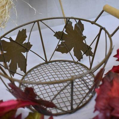 4pc Autumn Decor: 2 Scarecrows, 1 Basket, 1 Weave