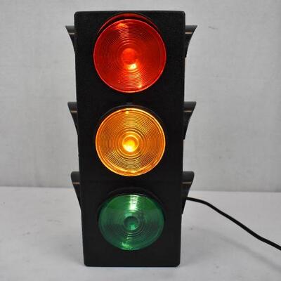 Plug In Traffic Light Decor with lights on 3 sides. Works